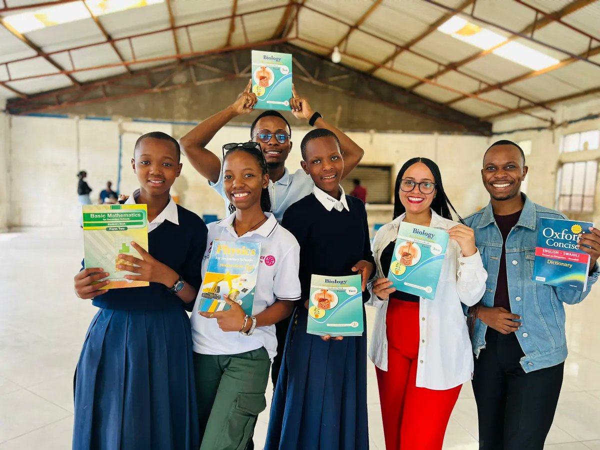 rottanzania's tweet image. In a special way, let us appreciate our team's lead on this project @ruge_tz_ . Thank you for leading the team so well and the impact of the project #KisimiriBookDrive

#RELI #CreateHope 

@RotaractD9214 @PrincessPrude