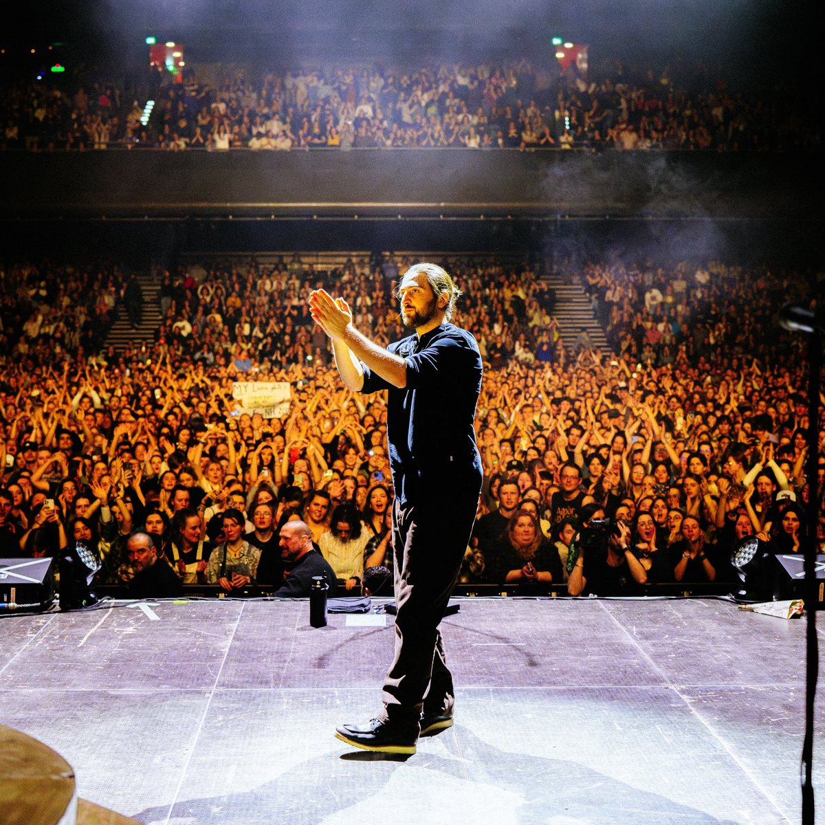 NoahKahan's tweet image. Excited to announce I’m playing in Belfast at @BelfastVital with the amazing @maisiehpeters on August 17th. Tickets are on sale this Friday at 10am GMT, I can’t wait to be reunited with you all noahkahan.com/tour