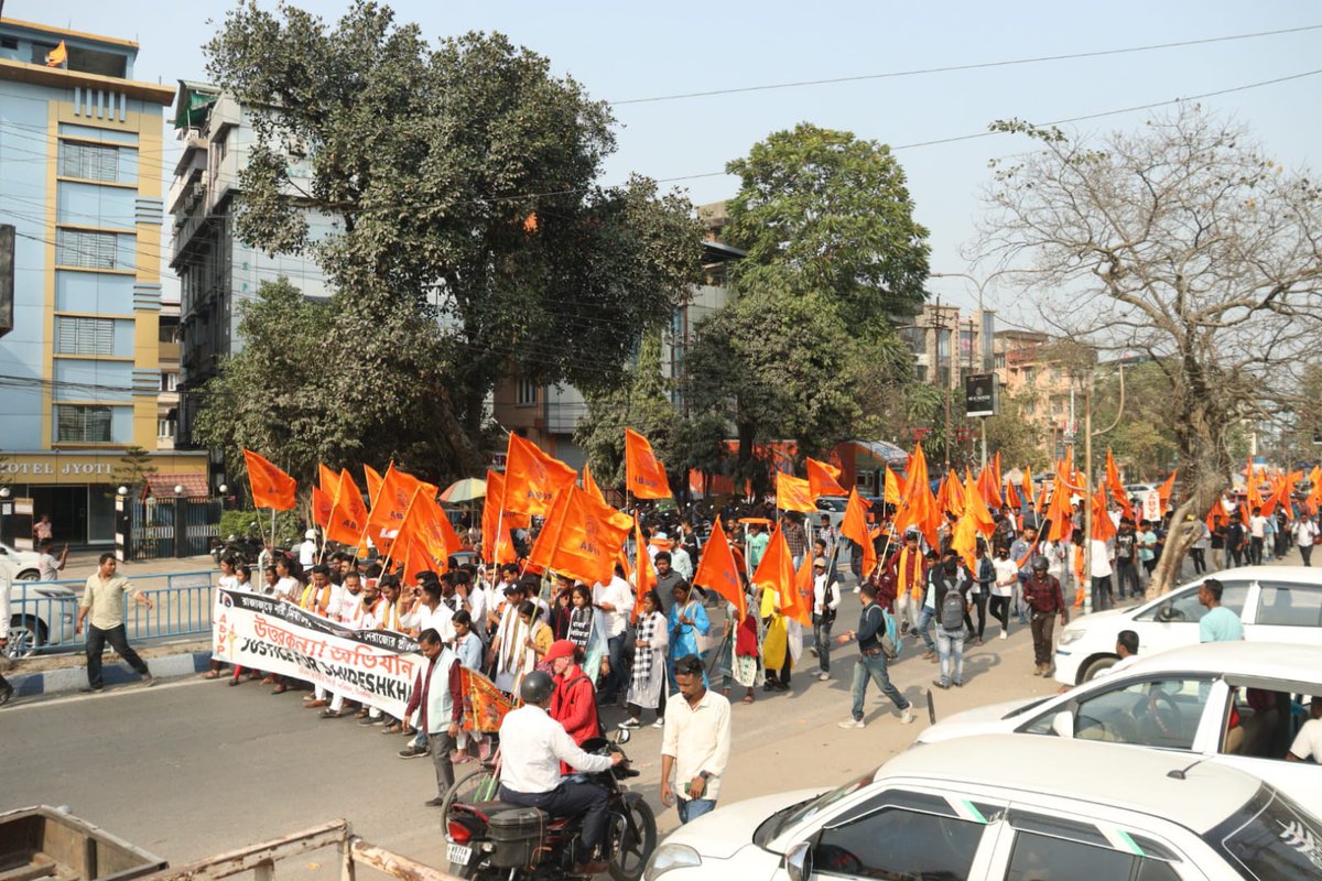 ABVPVoice's tweet photo. :@ABVPUttarbanga द्वारा पश्चिम बंगाल के संदेशखाली में ममता सरकार के संरक्षण में तृणमूल कांग्रेस के गुंडों द्वारा महिलाओं पर किए अत्याचारों के विरोध में और दोषियों पर कठोरतम कार्रवाई की मांग को लेकर सिलिगुड़ी में राष्ट्रीय महामंत्री श्री @yagywalkya के नेतृत्व में प्रदर्शनरत सैंकड़ों विद्यार्थी।

 #Justice4Sandeshkhali #ABVP