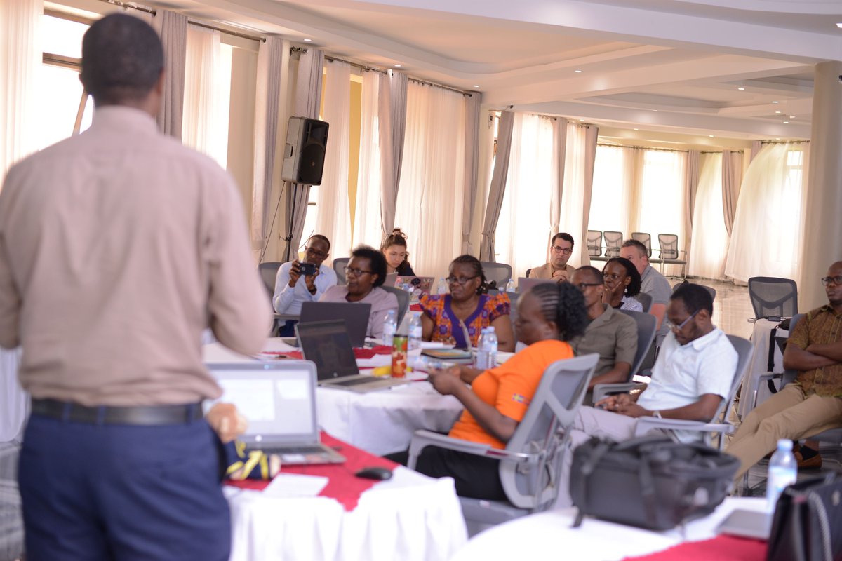 MbararaUST's tweet photo. Dr. Ronald Twongyirwe (PhD) - @MbararaUST led a presentation on the "Status of module for Food Systems and Security course."
#RLLLTraining https://t.co/QhssRFqY2R