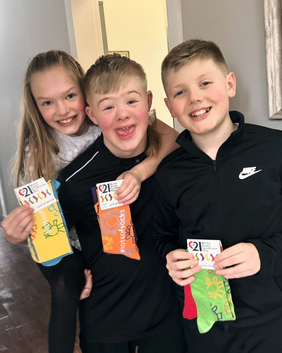 We’re counting down the days till WorldDownSyndromeDay!
#LotsOfSocks are a brilliant wayto show support on 21 March.We would 💙you to join in with us &find your most colourful,mismatchedsocks if you’d like a pair of this year’s official #lotsofsocks visit @DSAInfo order online 🙏