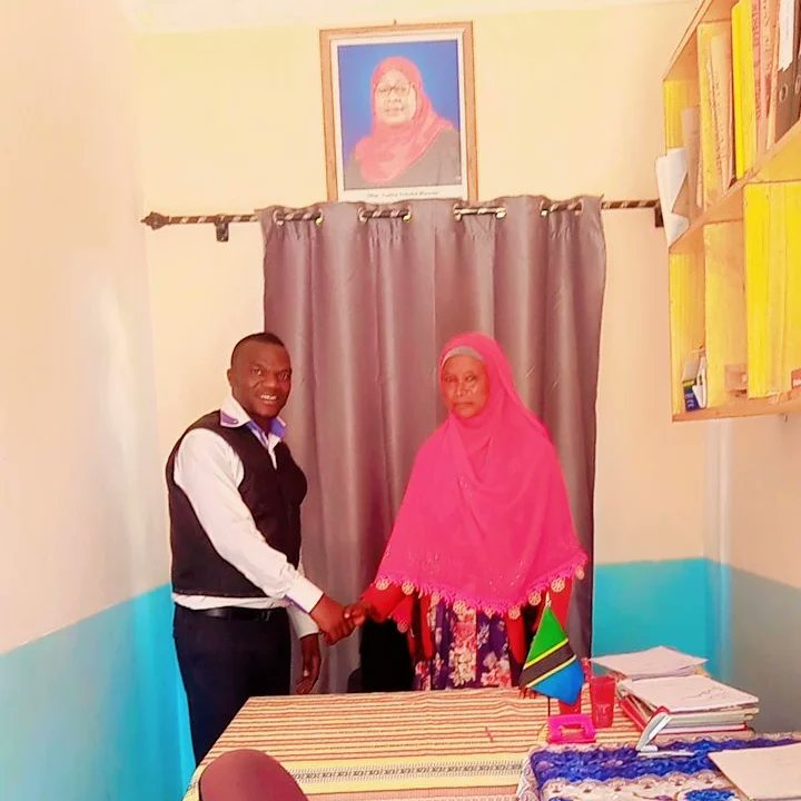 ethecotz's tweet photo. 08.03.2024 
Afisa Mradi wetu Ndugu Mendrad Mtewele wa Mradi wa #KESHOBORA alifanikiwa kukutana na uongozi wa serikali kata ya Gubali iliyopo wilaya ya Kondoa kwa ajili ya kutambulisha rasmi mradi huo wenye kulenga kutokomeza tatizo la kukatiza masomo kwa wanafunzi.
#KESHOBORA https://t.co/lIUllw68RY