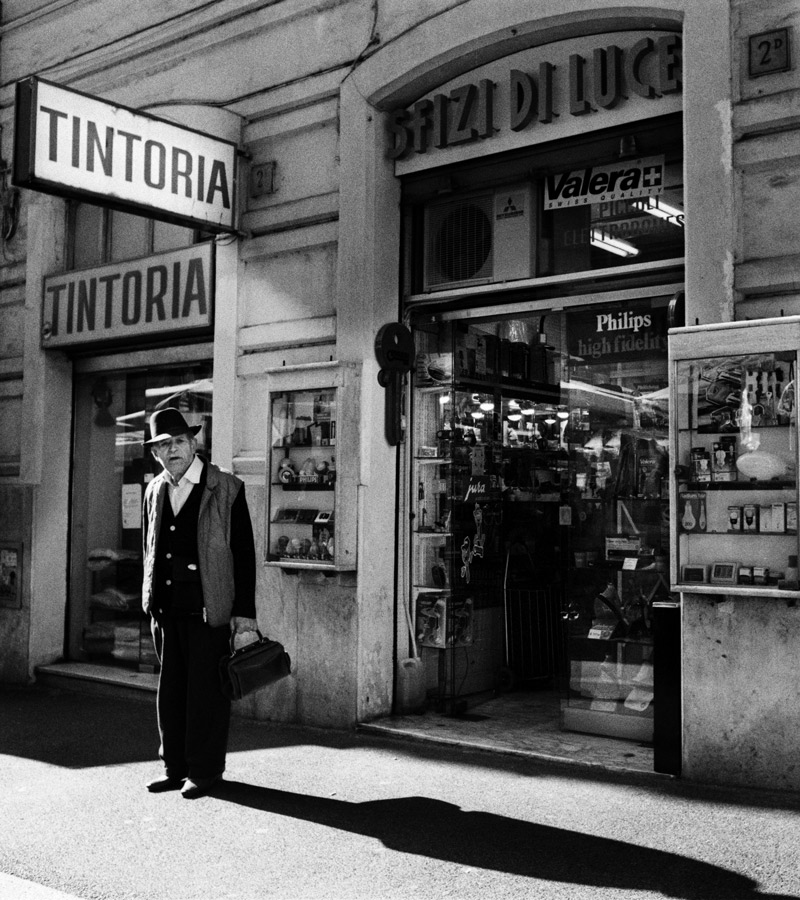 No 15. marta līdz 19. aprīlim Latvijas Mākslas akadēmijas aulā būs skatāma itāļu fotogrāfa Džona Rendolfa Pepera (1958) darbu izstāde “Itālija, 40 gadi: 1970–2010”. Izstāde aicina apmeklētājus retrospektīvā ceļojumā pa Itāliju .ej.uz/oydi @ItalyinLatvia @johnrpepper