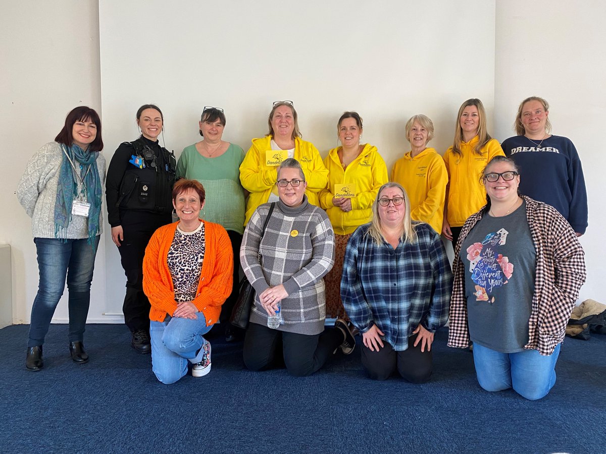 Friday was #InternationalWomensDay (8 March), and to celebrate PC Isabel Carroll met with local women's group 'Dandelions GY' at GY Library. The self-care group offers working women wellbeing support via a free 8-week course. For more info click here: orlo.uk/vXhV5