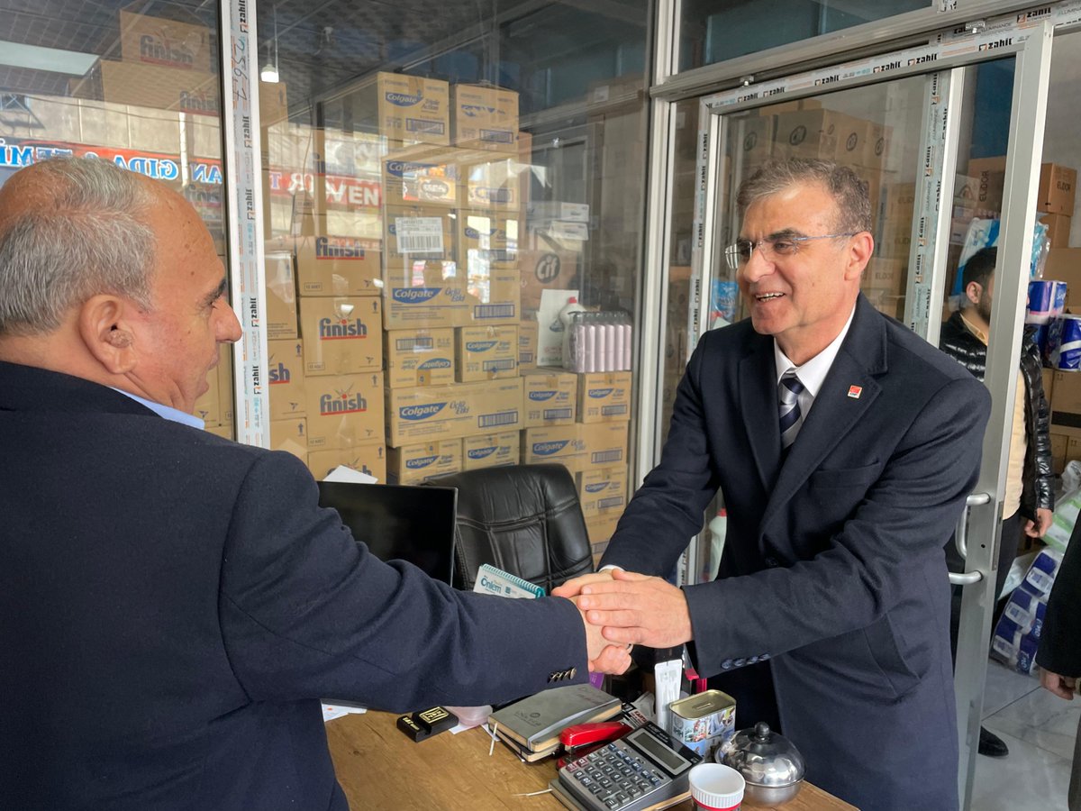 ErturkDr1967's tweet photo. Gatem'de çok kıymetli gıda toptancıları esnaflarımızı geziyoruz, dertleşiyoruz. Güzel şehrimizin esnaflarının sorunları dağlar kadar. Size söz veriyorum 1 Nisan'dan sonra bu kentte herkes mutlu olacak!
#esnaf #gatem #gıdatoptancısı #drmuzafferertürk #muzafferertürk #işimizgücümüzgaziantep #gaziantep
