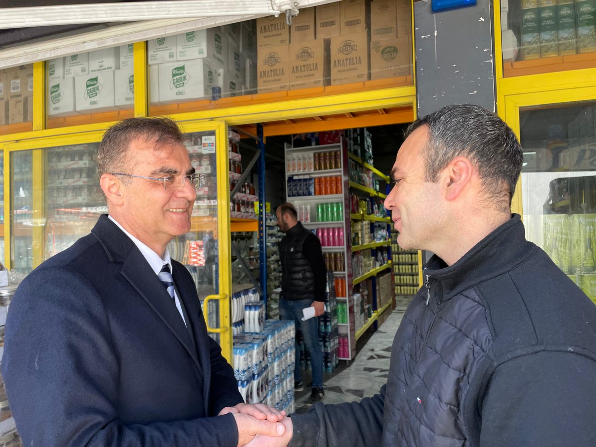 ErturkDr1967's tweet photo. Gatem'de çok kıymetli gıda toptancıları esnaflarımızı geziyoruz, dertleşiyoruz. Güzel şehrimizin esnaflarının sorunları dağlar kadar. Size söz veriyorum 1 Nisan'dan sonra bu kentte herkes mutlu olacak!
#esnaf #gatem #gıdatoptancısı #drmuzafferertürk #muzafferertürk #işimizgücümüzgaziantep #gaziantep