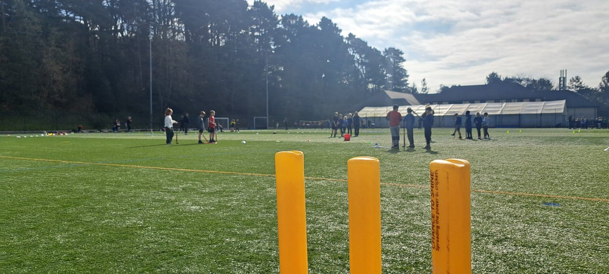 🏏 FEEL THAT SUNSHINE🏏🌞
Sunny @AberSport for the @ceredigionactif multi skills day with years 3 and 4 from cluster schools around Aberystwyth. Fun experiences of different sports and activity with focus on hand, eye, and feet coordination @AberCC