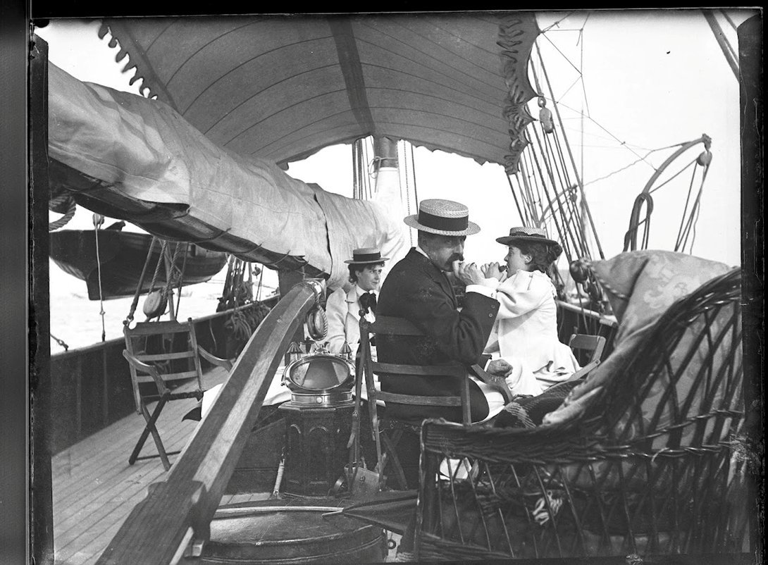 LancsArchives's tweet photo. A bit of a #MondayMood 🧵here- if you know where to look for it in the picture....

1/2

Our @DFNPS_Preston intern scanned this, from an #uncatalogued collection of #images.
It's some well-off folk snacking on a #yacht (look there's a binnacle!), but are they behaving properly? https://t.co/AKuVt2QKHB