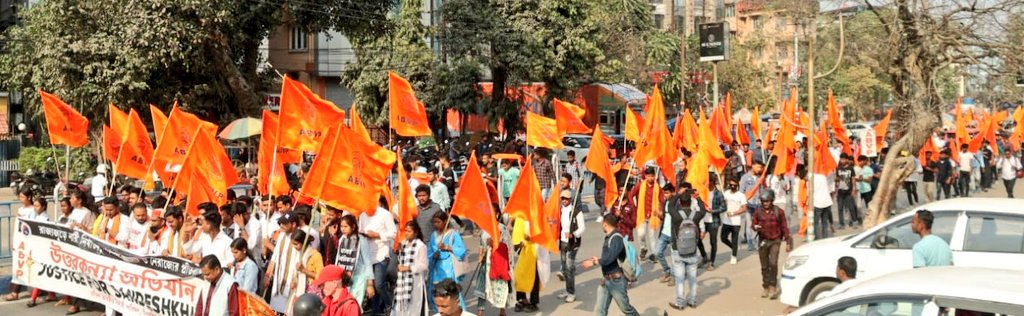 BREAKING: ABVP National General Secretary Shri @yagywalkya, CWC Member Shubhabrata Adhikary along with many students, including girls activists, arrested by Bengal Police for demanding #Justice4Sandeshkhali in Siliguri.