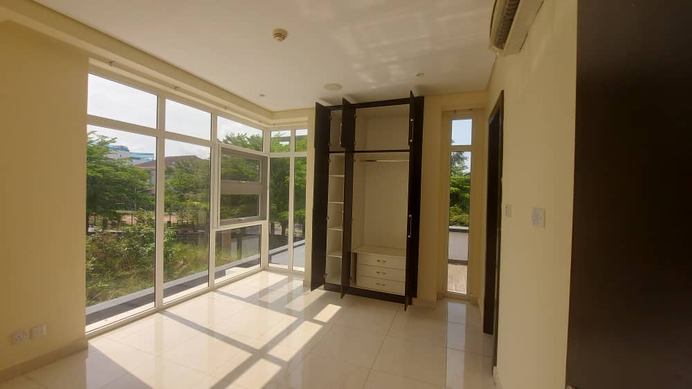 ubosieleh_co's tweet photo. fully fitted kitchen, and 24-hour power supply.
π Features:
- #SwimmingPool
- #Gym
- #FullyFittedKitchen
- #24/7Power
- #AmpleParkingSpace
πΌ Corporate Tenant Preferred!
π Details:
- Rent: β¦23 million
- Service Charge: β¦3.750 million
- Diesel Deposit: β¦500k https://t.co/2Nh8F86mPm
