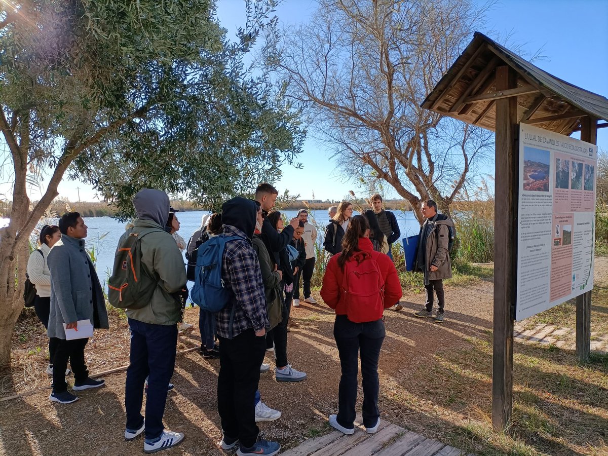 CaminosUPV's tweet photo. 🔵🔙 El viernes, estudiantes de la asignatura Planificación Territorial del #MUTTU y de Estrategias y Planes Territoriales #MUICCP recorrieron los municipios de Almenara, Moncofa, Nules, Chóvar y la Vall d’Uixò. Esta actividad se desarrolla en el marco de @transporteysoc https://t.co/qbTUvzeZIV