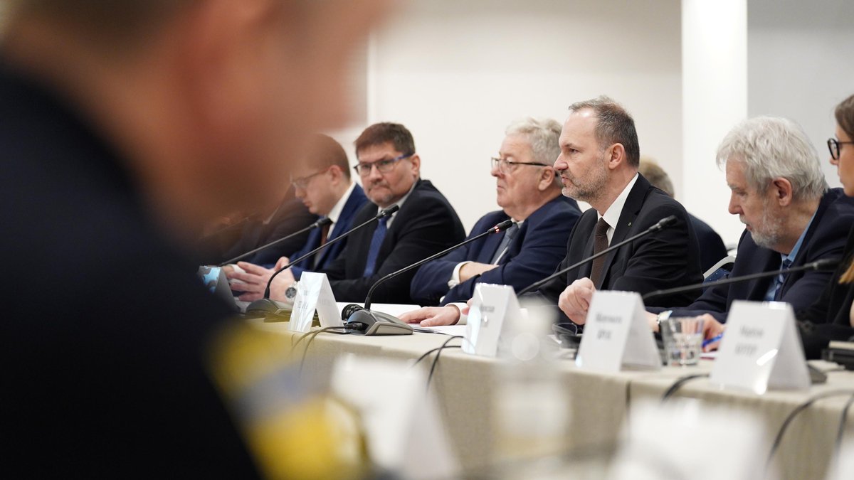 MRiTGOVPL's tweet photo. We #Lwów trwa 9. posiedzenie plenarne Polsko-Ukraińskiej Komisji Międzyrządowej ds. Współpracy Gospodarczej.
Stronie 🇵🇱 przewodniczy minister @Hetman_K, a stronie 🇺🇦 wicepremier, minister @MReintegration Iryna Vereshchuk.
Posiedzenie poprzedziło spotkanie bilateralne szefa #MRiT z wicepremier Ukrainy.