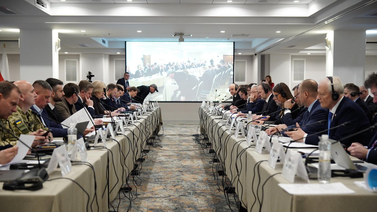 MRiTGOVPL's tweet photo. We #Lwów trwa 9. posiedzenie plenarne Polsko-Ukraińskiej Komisji Międzyrządowej ds. Współpracy Gospodarczej.
Stronie 🇵🇱 przewodniczy minister @Hetman_K, a stronie 🇺🇦 wicepremier, minister @MReintegration Iryna Vereshchuk.
Posiedzenie poprzedziło spotkanie bilateralne szefa #MRiT z wicepremier Ukrainy.