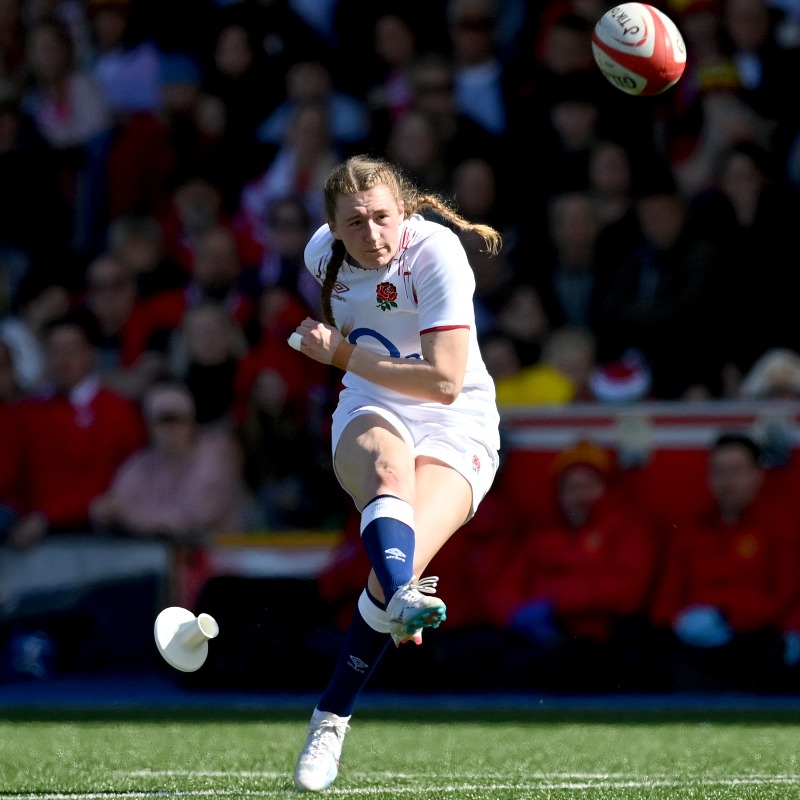 EnglandRugby's tweet photo. Happy birthday, @emmasing01! 🥳 

Swipe for another look at the @gloshartpury full-back’s first senior international try 🌹🎥