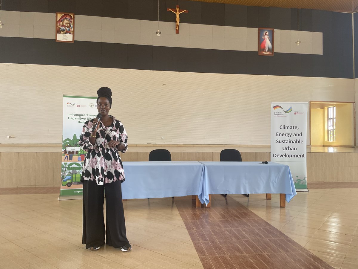 giz_rwanda's tweet photo. For #IWD2024, our team from #Climate, #CleanEnergy & #SustainableUrbanDevelopment celebrated the #InternationalWomensDay with #Maranyundo Girls School. The team shared career insights with the girls on this special occasion.
Fostering a #GreenRwanda🇷🇼🌿 with #GermanCooperation🤝 https://t.co/m2TPeolp2Y