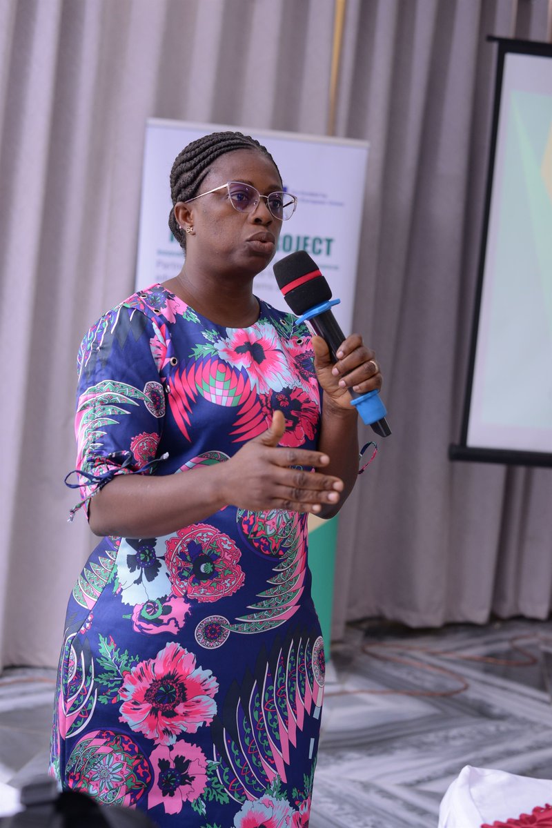 MbararaUST's tweet photo. Dr. Lesley Hope (PhD) from the University of Energy and Natural Resources Ghana @uenr830gh presenting on the "Status of module for Food and Nutrition Security course."
#RLLLTraining https://t.co/l9z2GbQ9k5