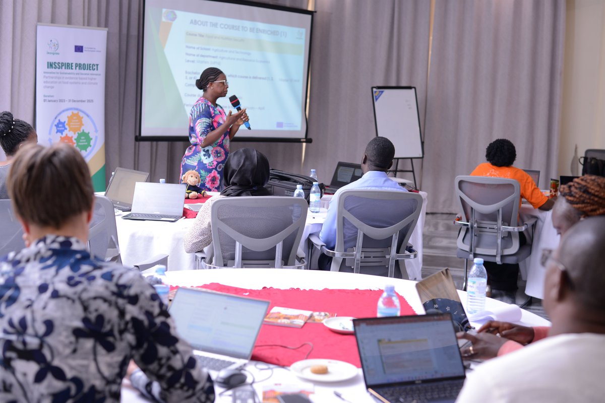 MbararaUST's tweet photo. Dr. Lesley Hope (PhD) from the University of Energy and Natural Resources Ghana @uenr830gh presenting on the "Status of module for Food and Nutrition Security course."
#RLLLTraining https://t.co/l9z2GbQ9k5