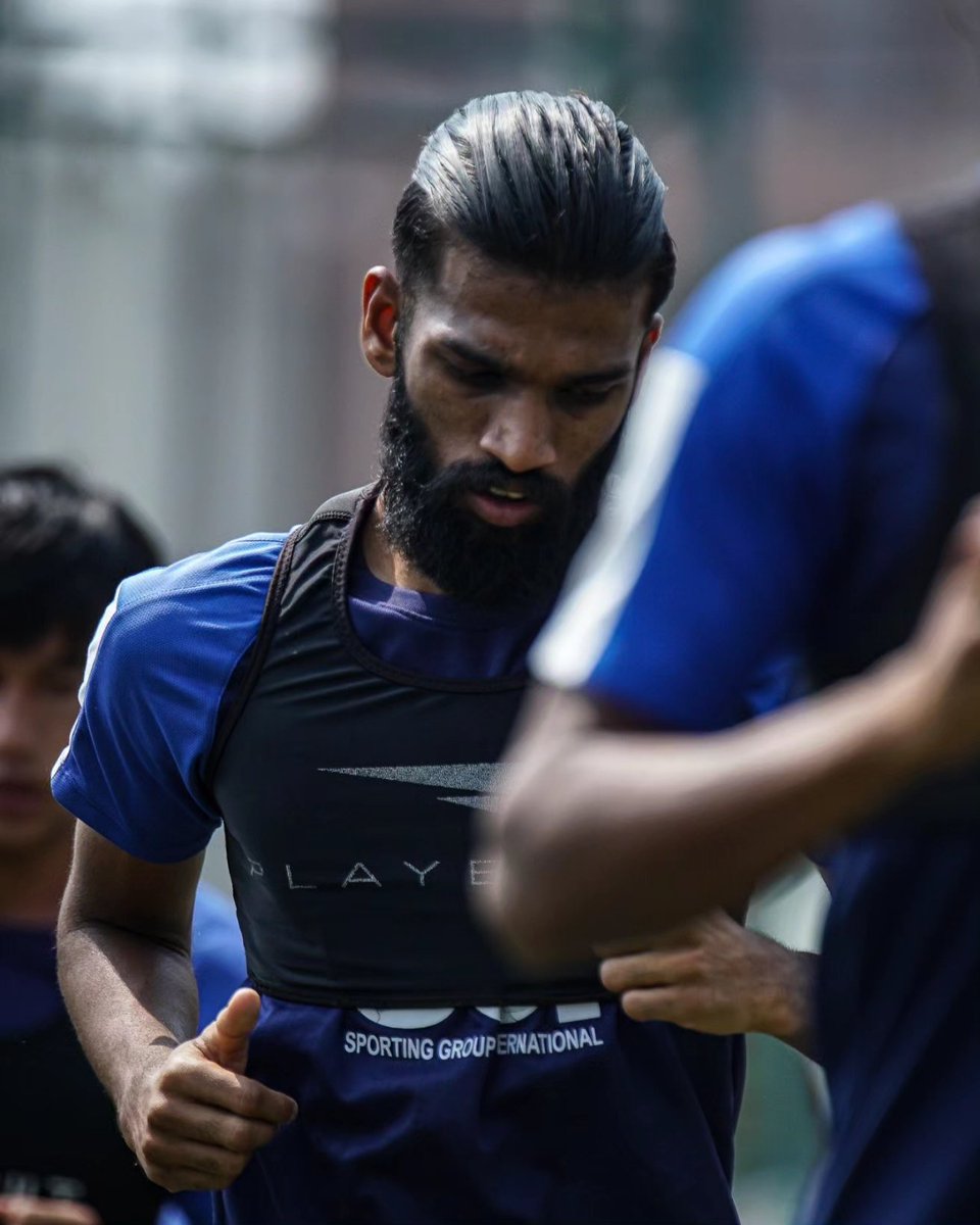 SCBengaluru's tweet photo. Monday’s mantra!
Push harder, smile bigger.💪🏼😄
#SportingClubBengaluru #SCB #GoldenTigers #mondaymotivation #TrainingGrind https://t.co/Df9iD68Vyj