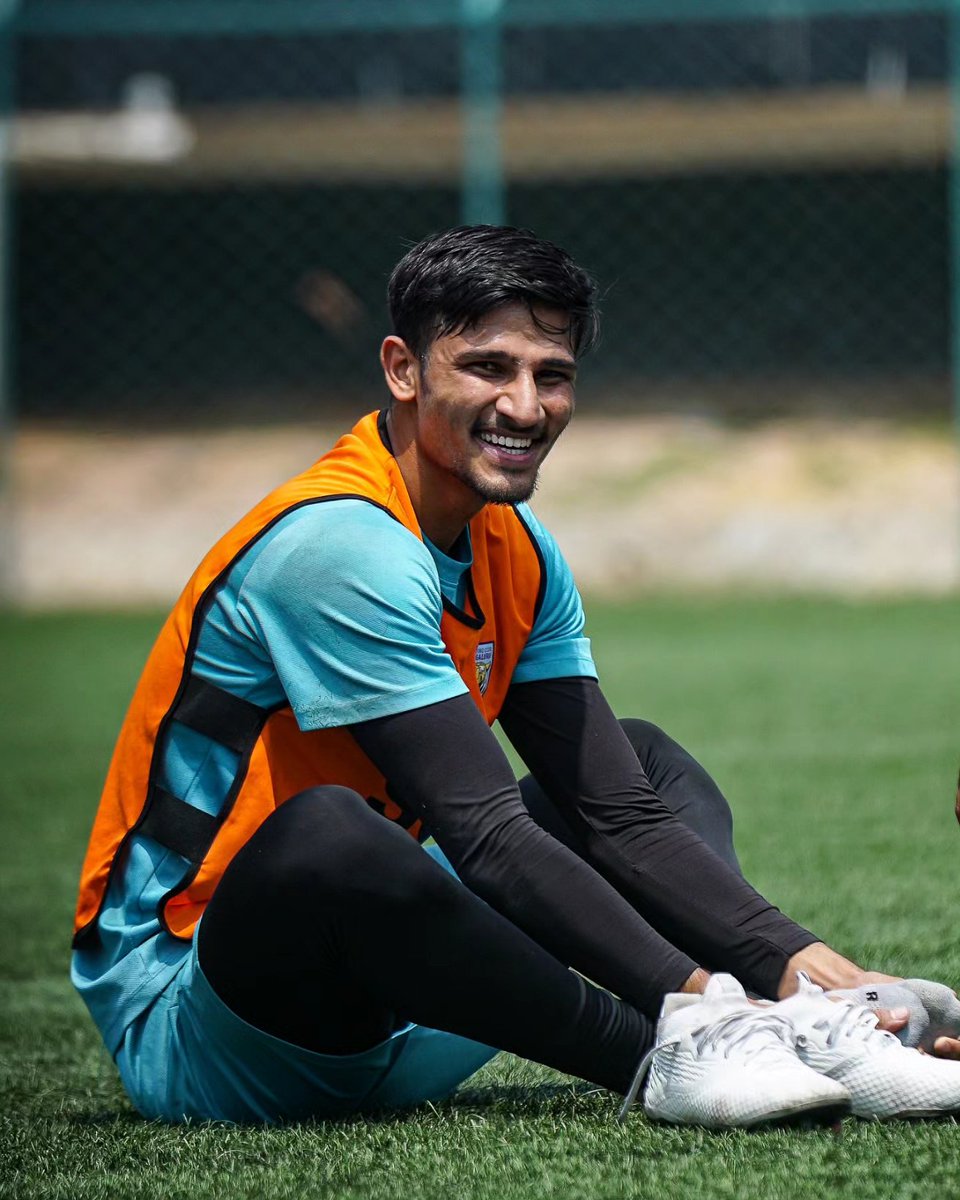 SCBengaluru's tweet photo. Monday’s mantra!
Push harder, smile bigger.💪🏼😄
#SportingClubBengaluru #SCB #GoldenTigers #mondaymotivation #TrainingGrind https://t.co/Df9iD68Vyj