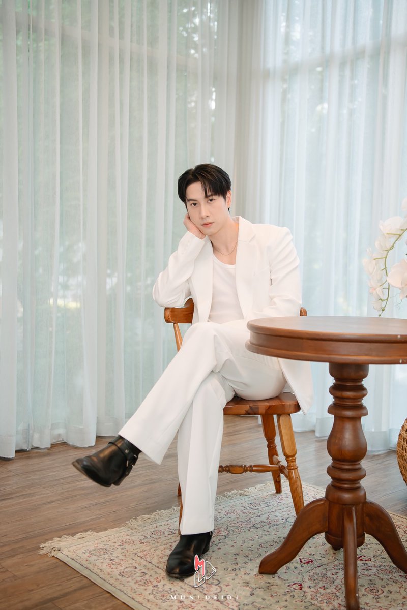 munloeidi_th's tweet photo. พี่มันส์เก็บภาพของคุณ ไบร์ท รพีพงศ์ มาฝาก ชาว #SOLBright ☀️ ทุกคนด้วยย อยากบอกว่างานนี้ พี่พระเอก หล่อมากกกก 

#MunLoeiDixBrightrpp 
#brightrpp
#ไบร์ทรพีพงศ์
#MunLoeiDiTH https://t.co/FGhapDMEXR