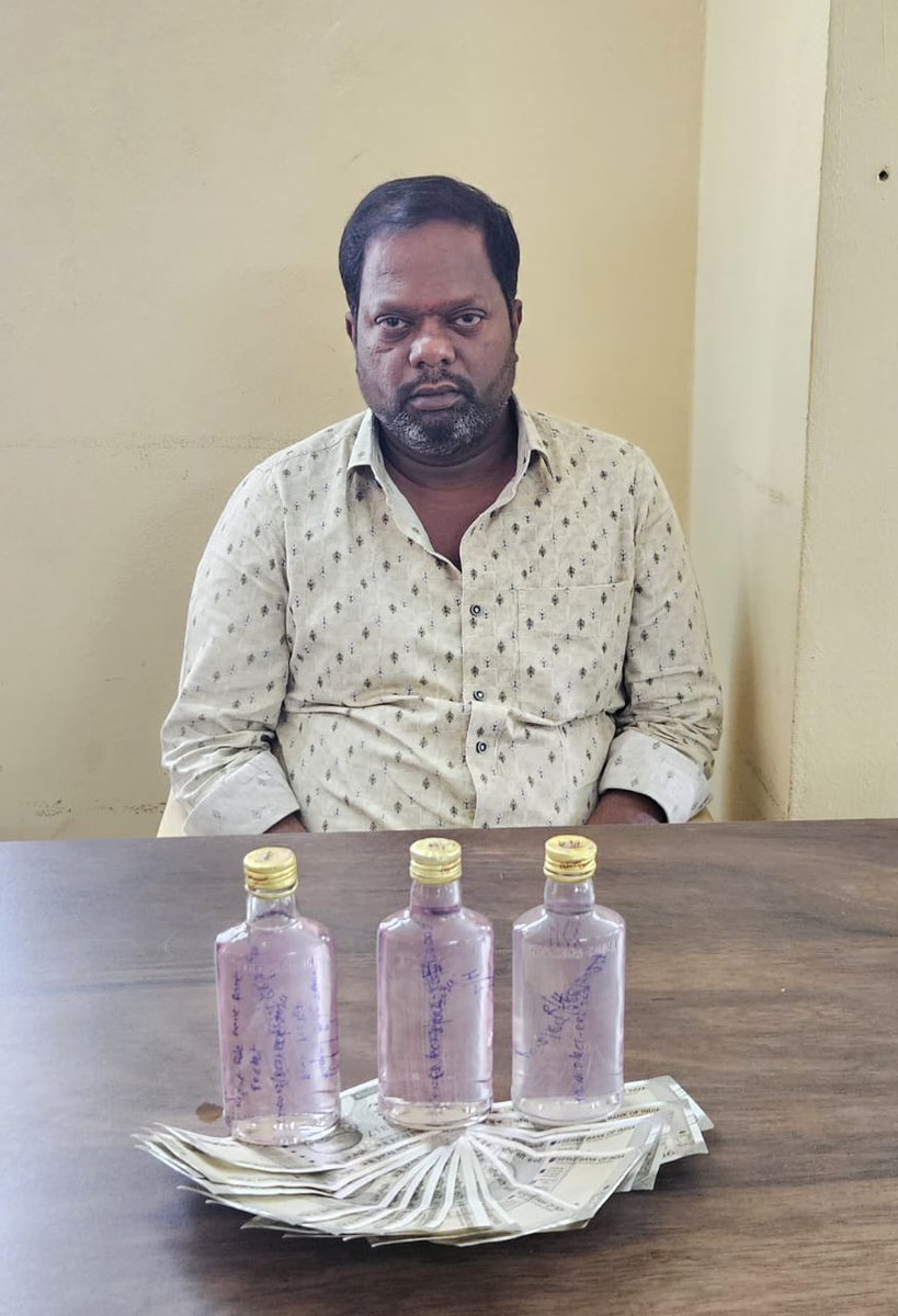sudhakarudumula's tweet photo. Tax inspector in ACB net in Hyderabad
Anti-Corruption Bureau arrested M. Radha Krishna, Tax Inspector in Circle V of Greater Hyderabad Municipal Corporation (GHMC), Saroor Nagar, for demanding and accepting a bribe of ₹8,000 to change the ownership particulars of the complainant’s flat.
#Hyderabad #acbtrap