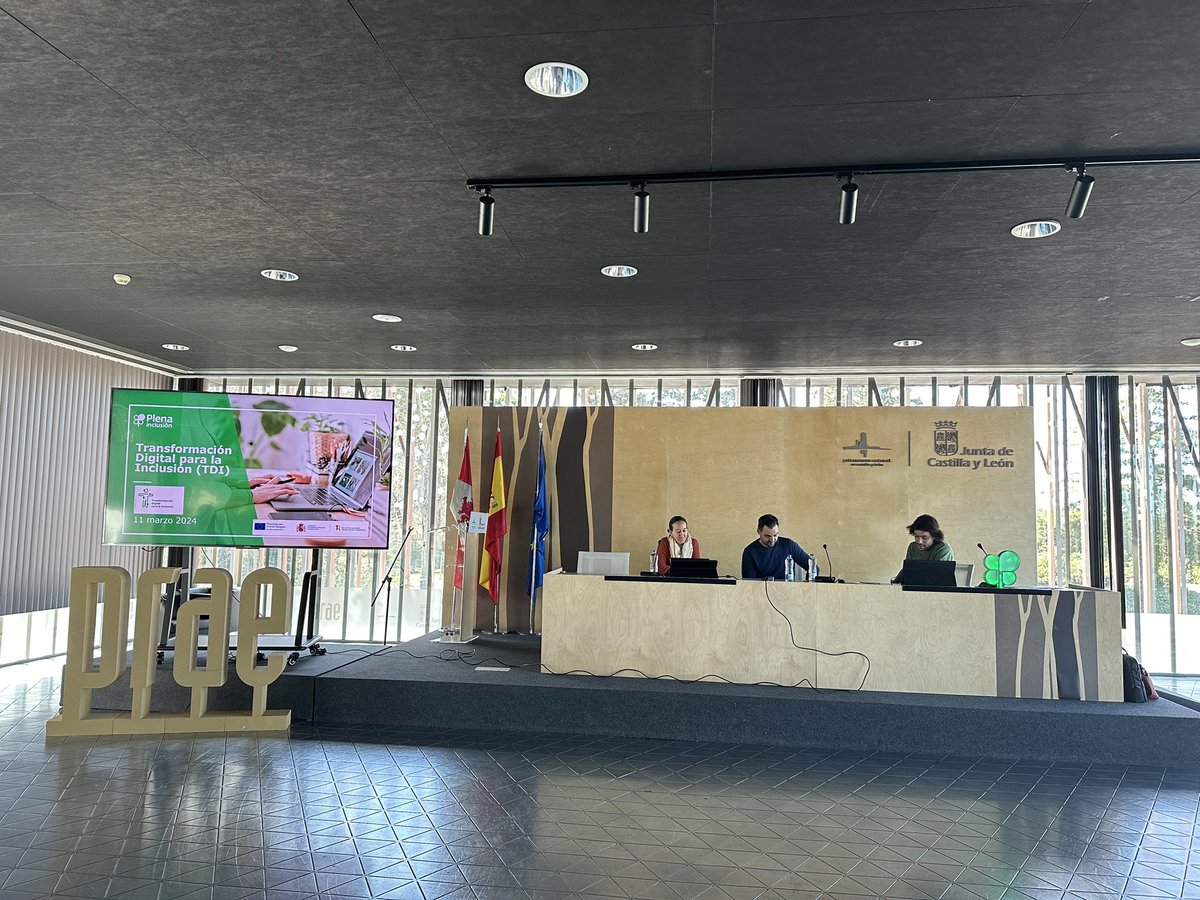 PlenaCyL's tweet photo. 🍀#AprendeConPlena
🗣️Hoy hablamos de Transformación Digital con @BrunoMarcial76 y nuestros compañeros de @Plenainclusion Rafa Robledo y Raquel Santos en el @patrimonionat #Valladolid 

📲Conoce mejor nuestra red #TDigital
https://t.co/GKivKzViza https://t.co/hifDUCFgjp