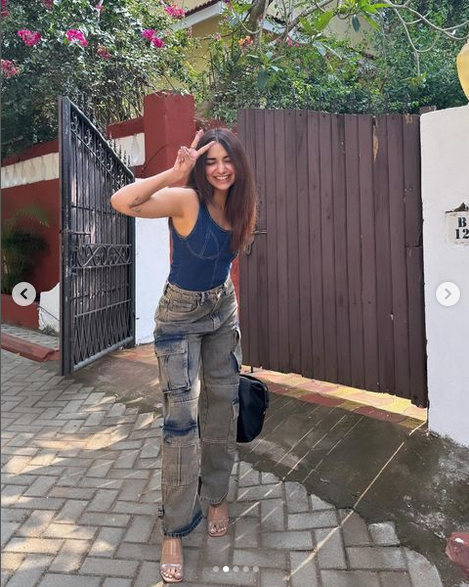 Latest : Stunning #JiyaShankar looking absolutely gorgeous &amp; spreading smiles with her aristocratic face🔥🫶

The best looking Heroine in the current decade👏

#AbhiYa #JiyaKiaJanta #JiyaKeJabaaz

Follow - <a href="/TheKhabriTak/">The Khabri Tak</a> for more