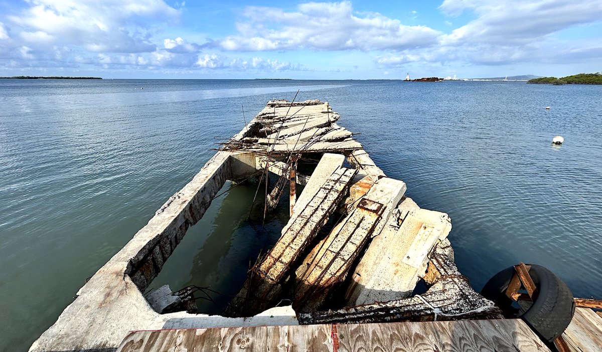 LaPerlaPR's tweet photo. Nada ha pasado con el muelle de El Boquete en Peñuelas | https://t.co/NBMnjVpcHz

El diseño para la reconstrucción del muelle sigue a la espera de aprobación ante el Cuerpo de Ingenieros del Ejército de los Estados Unidos (USACE). https://t.co/SJNyZAOPLb