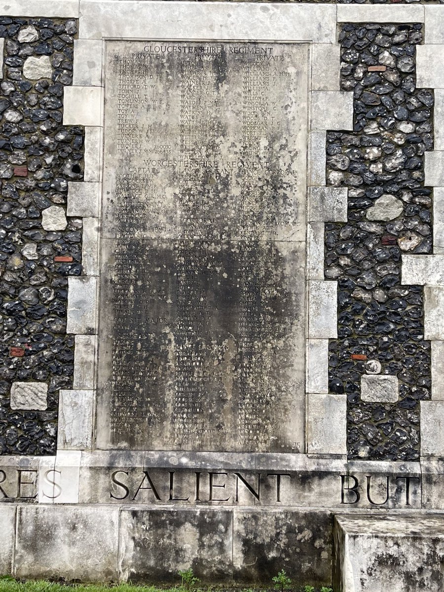 CraiginEngland's tweet photo. Our dead and missing deserve more respect.
#TyneCot cemetery #Gloucestershire Regiment boys in particular. https://t.co/DJE2oWgtmP