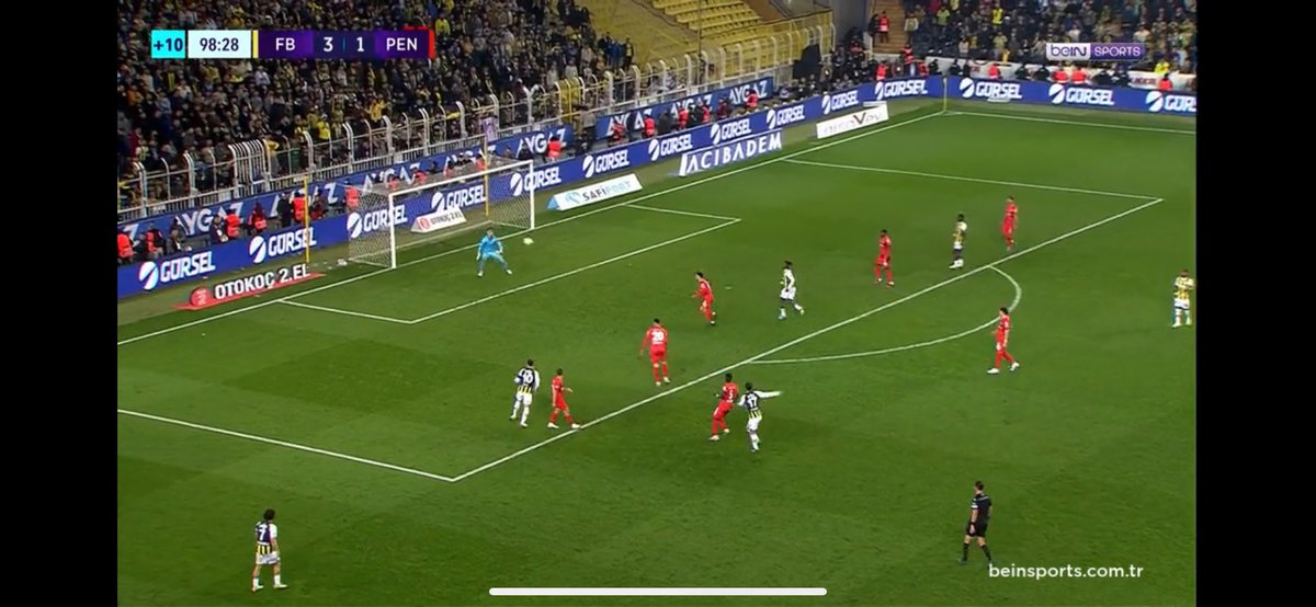 saveablee's tweet photo. #FBvPEN İrfan Can Kahvecinin bu golünü tartışmaya açmıyorum bile. %100 Kaleci Erdemin hatasıdır.Erdemin genel olarak gelen şutlara reaksiyon+adımlama konusunda çok geç kaldığı bu maçta bariz görünüyor. maç sonu diye gevşeme de olabilir fakat ilk goldede benzeri durum söz konusu https://t.co/d8bYUu9Qet