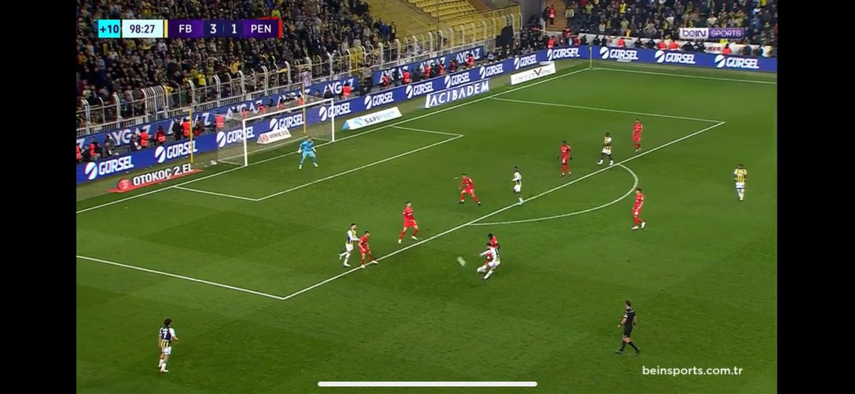 saveablee's tweet photo. #FBvPEN İrfan Can Kahvecinin bu golünü tartışmaya açmıyorum bile. %100 Kaleci Erdemin hatasıdır.Erdemin genel olarak gelen şutlara reaksiyon+adımlama konusunda çok geç kaldığı bu maçta bariz görünüyor. maç sonu diye gevşeme de olabilir fakat ilk goldede benzeri durum söz konusu https://t.co/d8bYUu9Qet