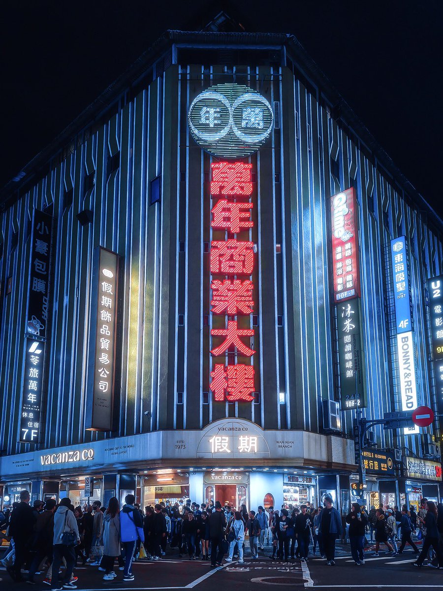 MengguoL's tweet photo. Cyberpunk City
Edit vs Raw
📸HONOR Magic5 Pro
.
@Honorglobal @Snapdragon 
#HONOR #HONORMagicMoments #ShotOnSnapdragon https://t.co/6kVizdYGCH