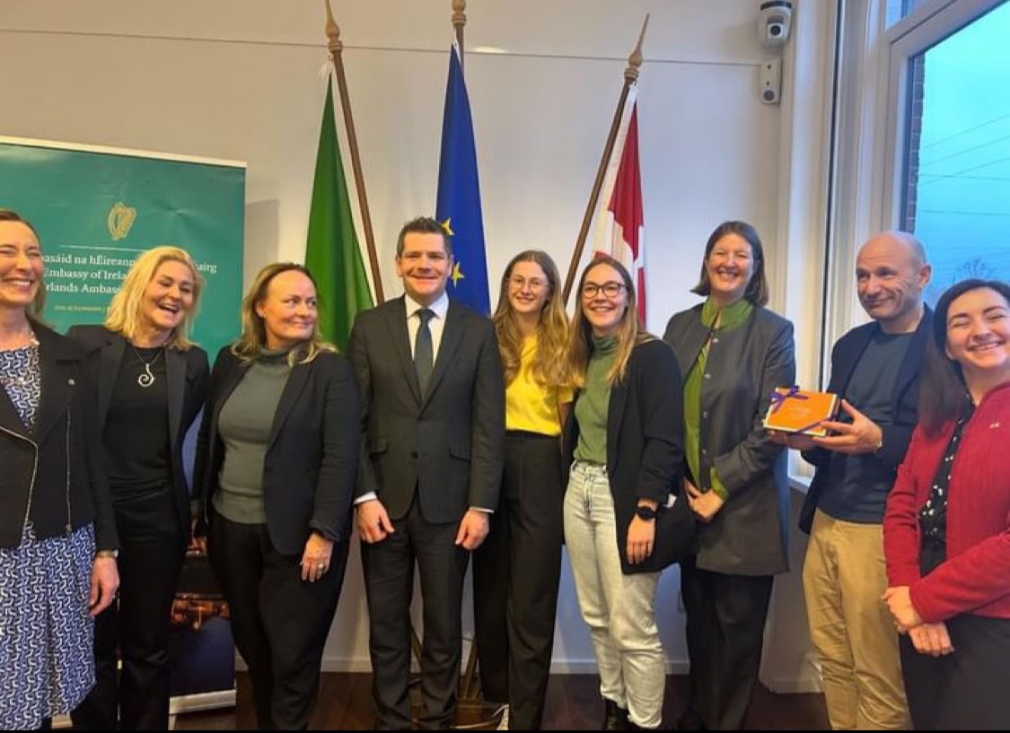 Meaningful involvement of youth is key in defending democracy. Therefore, it is also important to empower youth by letting them vote at the age of 16 at the EU election🗳️ Thanks a lot to @IrlEmbDenmark and Minister @peterburkefg for a good debate a few days ago🇮🇪 🇪🇺