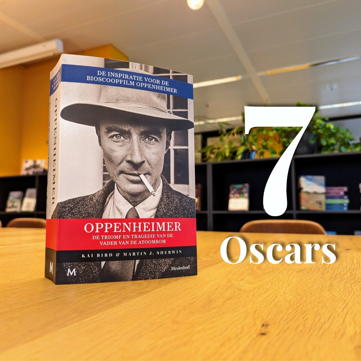 Meulenhoff's tweet photo. Geweldig! Wil je meer lezen en weten over J. Robert Oppenheimer? Zijn biografie ligt nú in de (online) boekhandel. #Oppenheimer #biografie #boek https://t.co/M1moS0lx8z