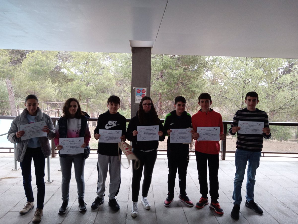 iesjoseplanes's tweet photo. Siete alumnos de 2° ESO han participado en la XXXIV olimpiada matemática en su fase comarcal. Disfrutaron de un buen rato en la universidad poniendo a prueba sus habilidades y capacidades. ! Enhorabuena por vuestra participación! Y gracias a la @SEMRM_ por la organización. https://t.co/enldAVyum0