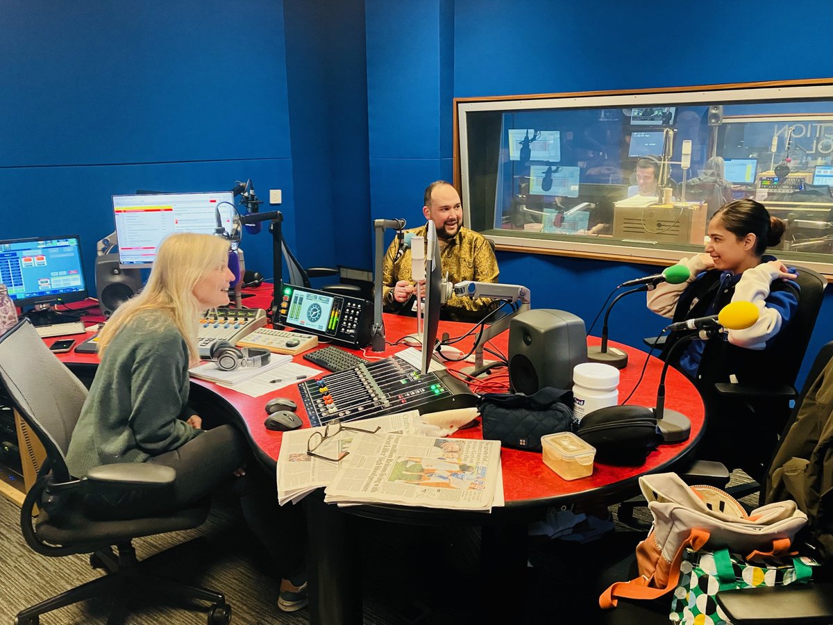 After last night's glitz and glamour at the #Oscars, our @media_uon expert @ATStepniak spoke alongside @UONHMPSS student, Ojas Kaur to @BBCNorthampton to give their views on this year's winners🏆 Interview starts at 1hr11 👉 bit.ly/3VdbUd3