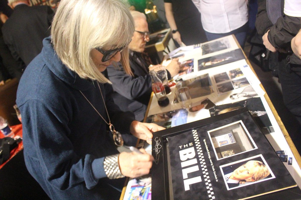LukeelkinsTV's tweet image. Another brilliant event on Saturday night from
@MistyMoonEvents after years of patience I finally got the lady herself Trudie Goodwin to sign the frame of my screen used prop from #TheBill