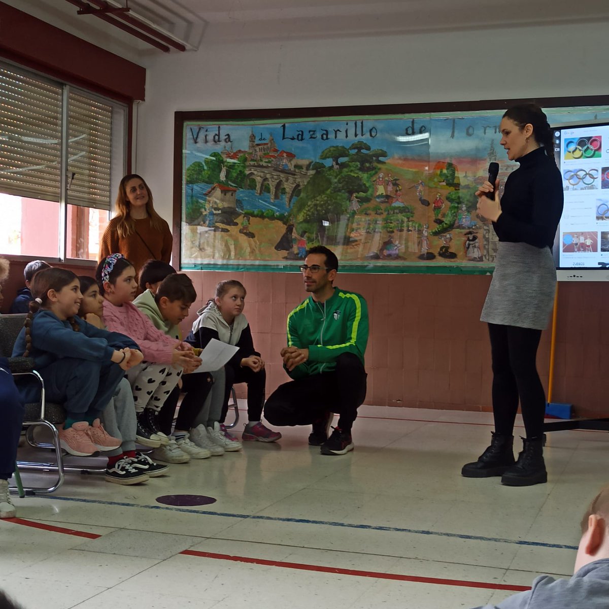 CeipLazarillo's tweet photo. Frauke Penen, la reconocida atleta belga, se suma a celebrar el día de la mujer en el @CeipLazarillo.
UN LUJO haberte conocido, entrevistado y compartido contigo tus logros. ¡Gracias!
#DiaInternacionalDeLaMujer https://t.co/90WhifUxLH