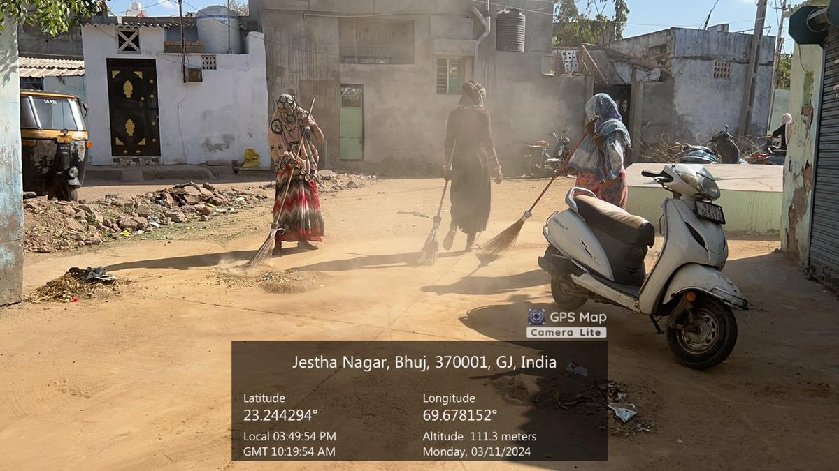 તા.11.3.24 ના રોજ ભુજ નગરપાલિકા જી.કચ્છ દ્વારા નિર્મળ ગુજરાત ૨.૦ અંતર્ગત જેસટા નગર ની સફાઈ કામગીરી હાથ ધરવામાં આવી. #SwachhataHiSeva #SwachhGujarat2024