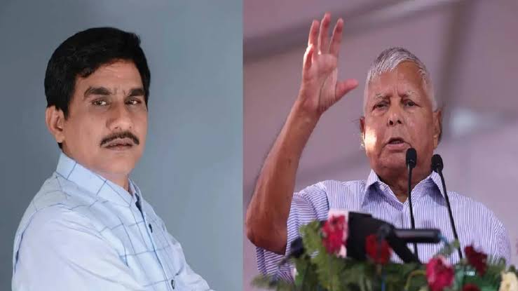 HumaraBihar's tweet image. #BreakingNews‌: लालू यादव के करीबी सुभाष यादव को 24 मार्च तक न्यायिक हिरासत में भेजा गया।

•सुभाष के ठिकानों पर 9 मार्च को लंबी छापेमारी के बाद ED की टीम ने अवैध बालू खनन और बालू की बिक्री से संबंधित मामले में उन्हें गिरफ्तार किया था।

#Bihar #SubhashYadav #LaluPrasadYadav…