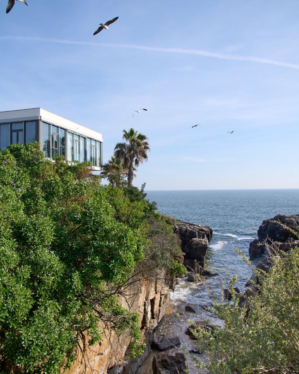 Everyone already knew that the Farol Hotel has the best view in Cascais, but this picture emphasises it even more! ;)

#farolhotel #onthewater #cascais #cincoestrelas #fivestars #portugal #luxo #luxury #seaview #thepreferredlife