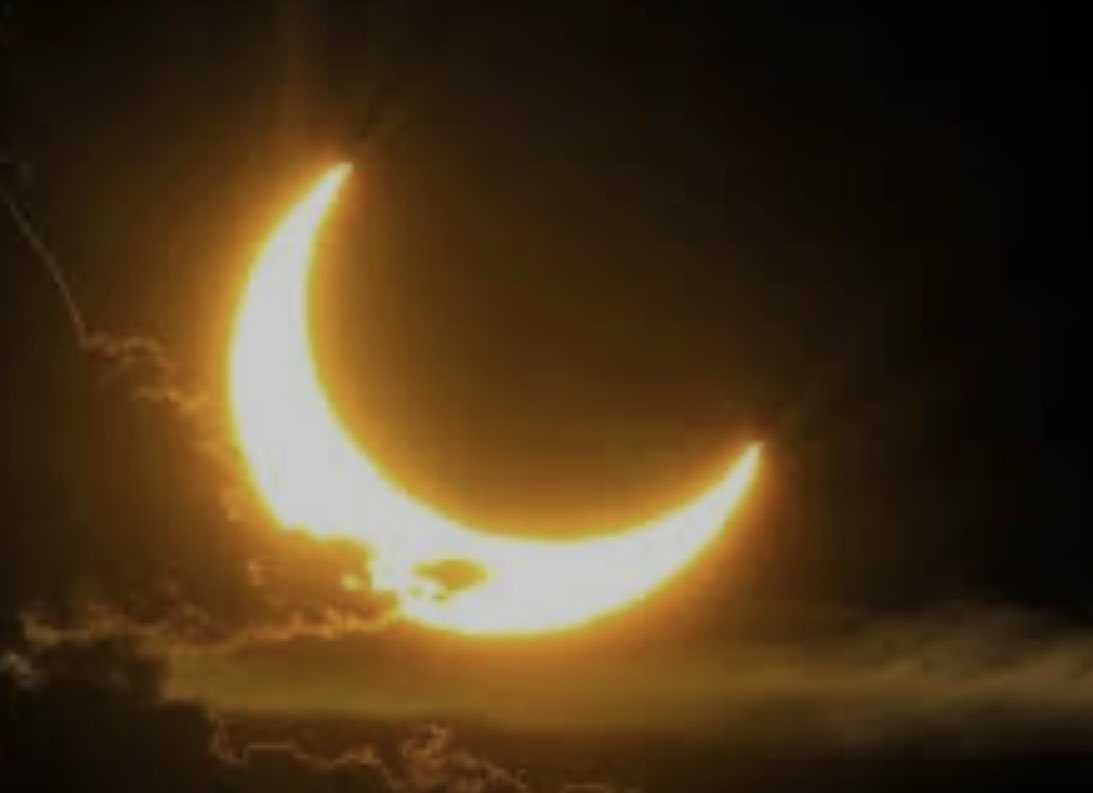 alawajh's tweet photo. مبارك للجميع حلول شهر رمضان.
أسأل الله أن يجعله شهر خير وبركة وسلام للجميع، وأن يعيده كل عام علينا جميعاً وعلى الوطن والأمة ونحن في أحسن حال، وأن يتقبَّل منا جميعاً صالح الأعمال. https://t.co/MIAkMd729X