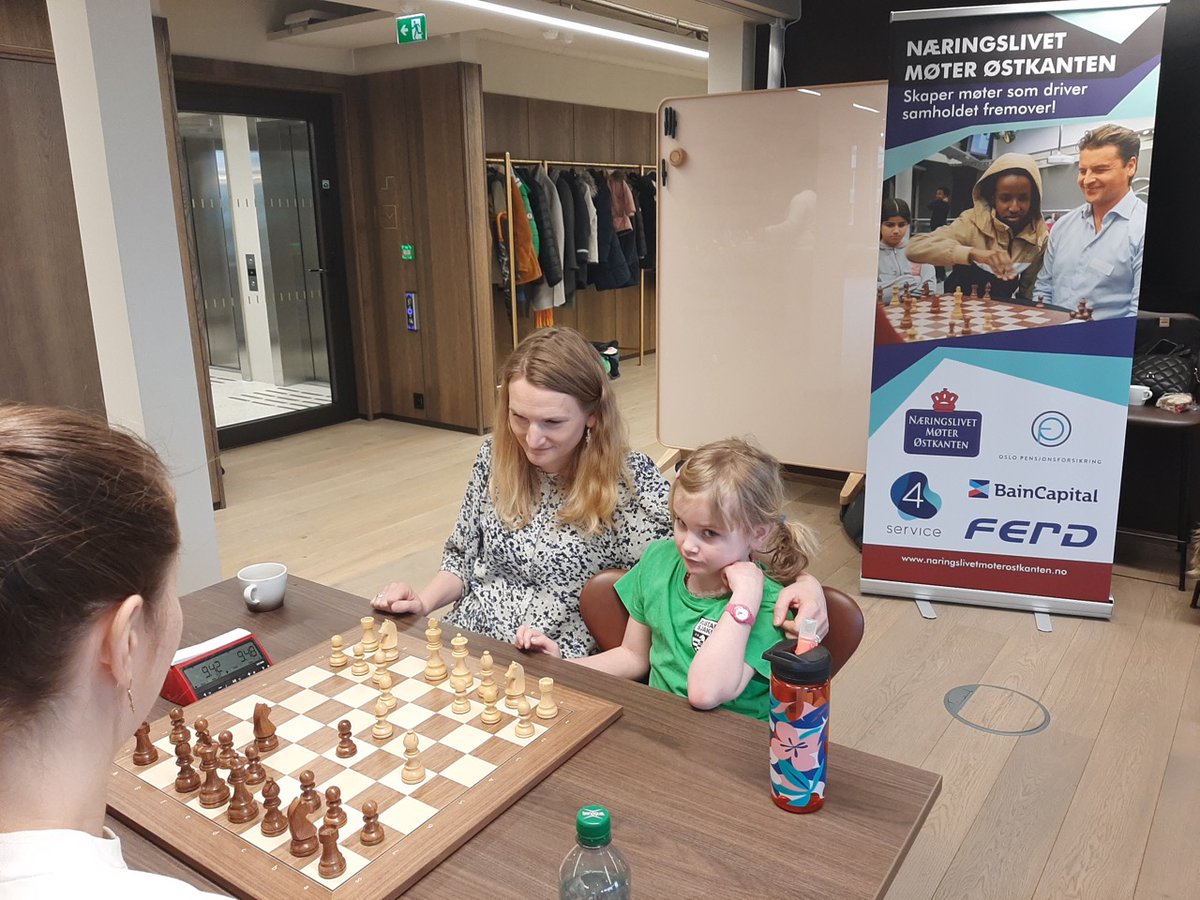 stkanten's tweet photo. Lørdag 2. mars arrangerte vi parsjakkturnering for kvinner på @EY_Norge 🏆 Gratulerer til Hanna og Siri som vinnere!

Les sammendraget her: https://t.co/uLTq8CjR3n https://t.co/Wi35r6RE3Y