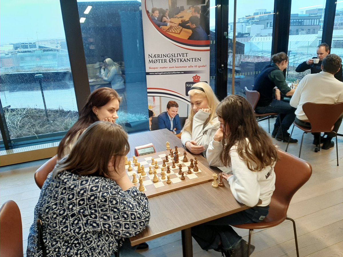 stkanten's tweet photo. Lørdag 2. mars arrangerte vi parsjakkturnering for kvinner på @EY_Norge 🏆 Gratulerer til Hanna og Siri som vinnere!

Les sammendraget her: https://t.co/uLTq8CjR3n https://t.co/Wi35r6RE3Y