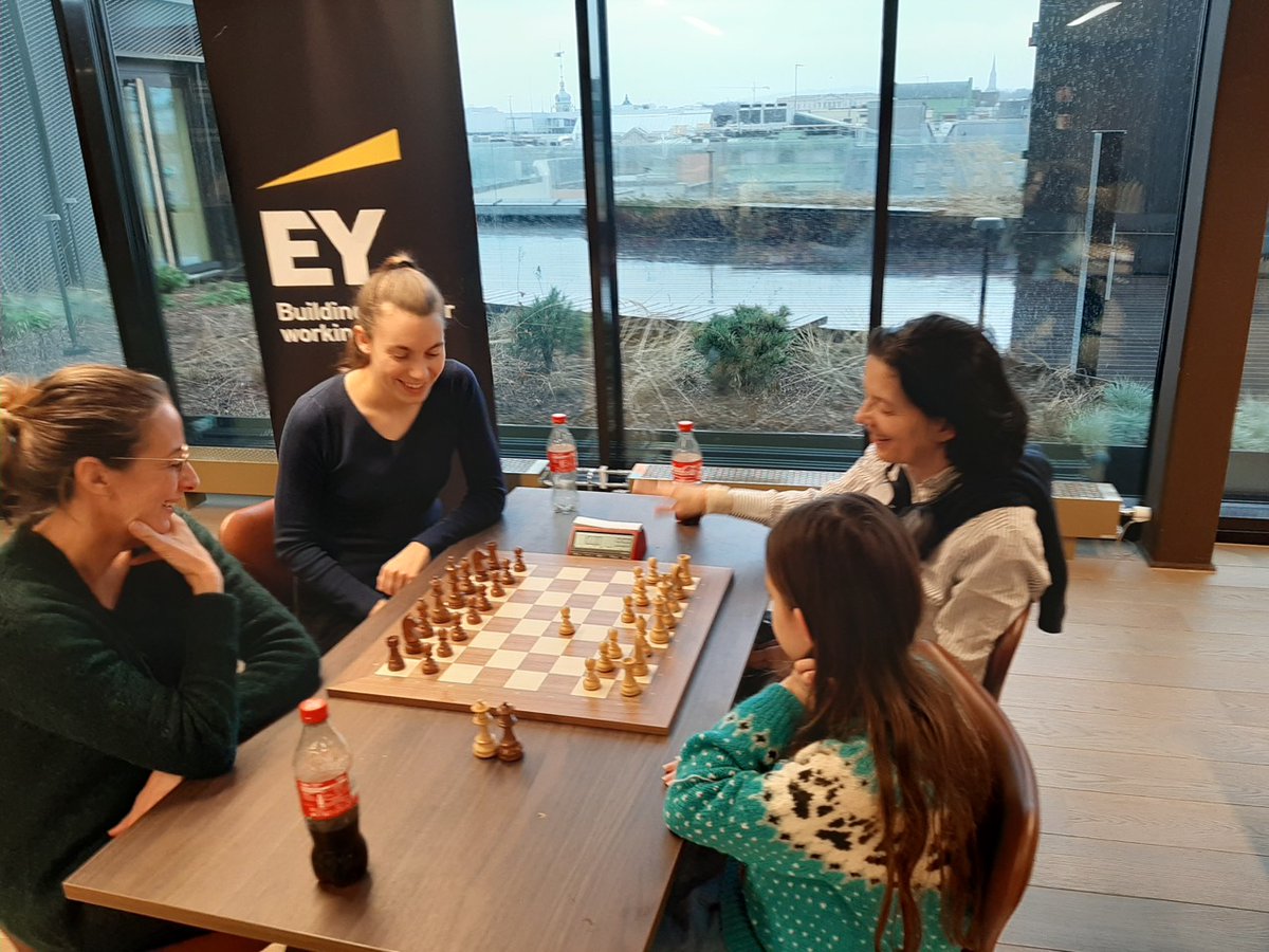 stkanten's tweet photo. Lørdag 2. mars arrangerte vi parsjakkturnering for kvinner på @EY_Norge 🏆 Gratulerer til Hanna og Siri som vinnere!

Les sammendraget her: https://t.co/uLTq8CjR3n https://t.co/Wi35r6RE3Y