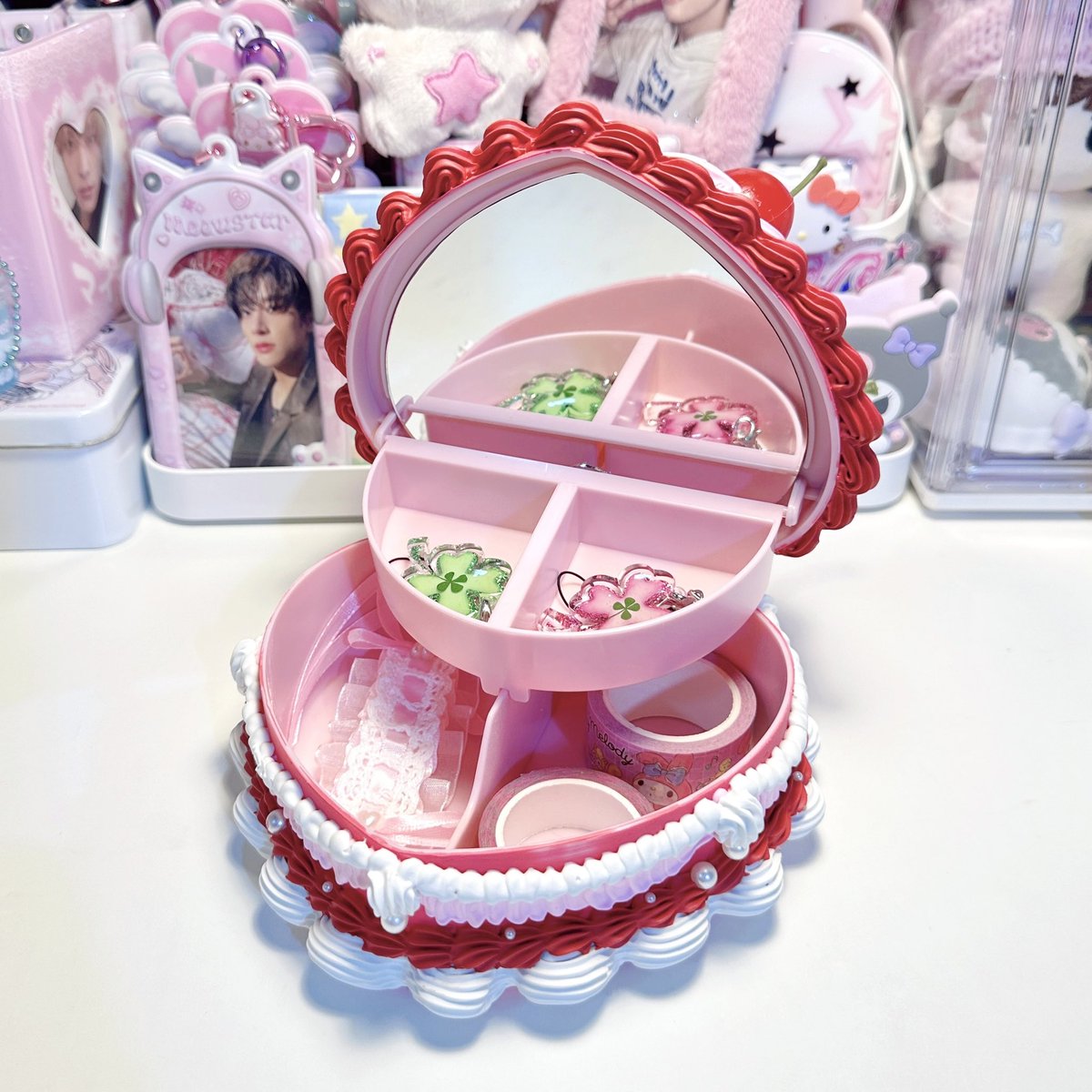 ‼️Pls rt‼️
เปิด pre-order วันนี้- 29มีนาคม 2567
Cherry blooming cake box🍒❤️✨
Price: 590 baht ส่งฟรี (รับมัดจำ)
สินค้ารอ2อาทิตย์หลังปิดพรี handmade100%

สั่งซื้อ : bit.ly/3Tv2JU8

#ตลาดนัดsanrio #ตลาดนัดซานริโอ้ #ของเเต่งโต๊ะ #พรีเกาหลี #พรีออร์เดอร์เกาหลี
