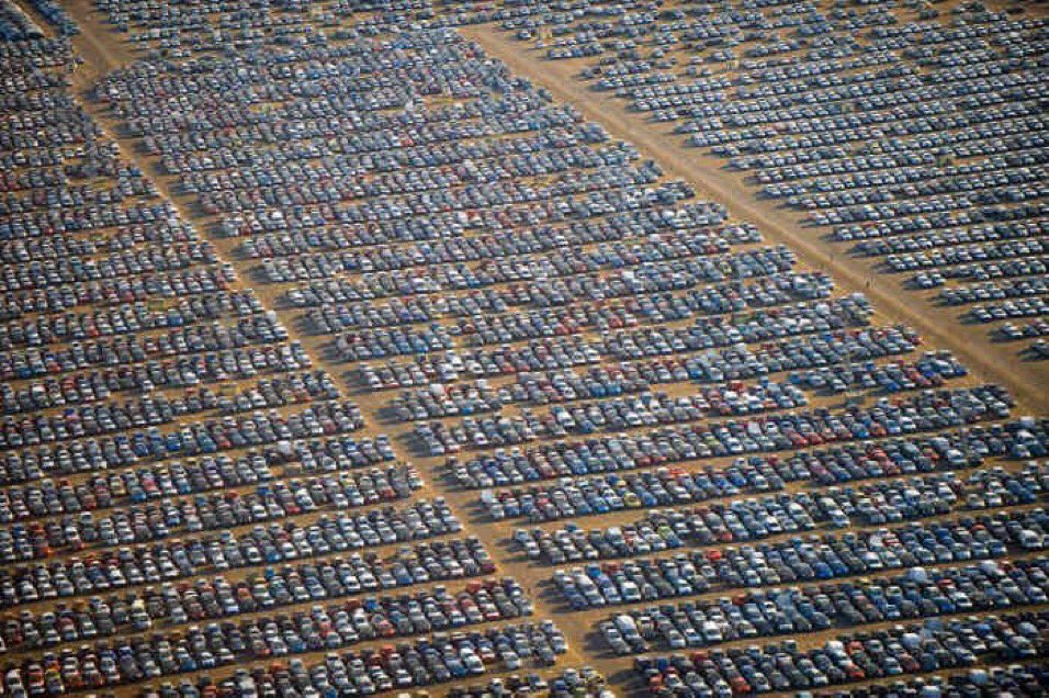 The World Famous BCC Car Boot Sale is back again! Saturday 6th April #Broadwater Green! 6am for sellers.. Cars £10. Vans £15. Sell your old crap! Bangers &amp; mash! Get there early to avoid disappointment! Just look at those crowds last year! #Worthing #CarBootSale 🚘🚛