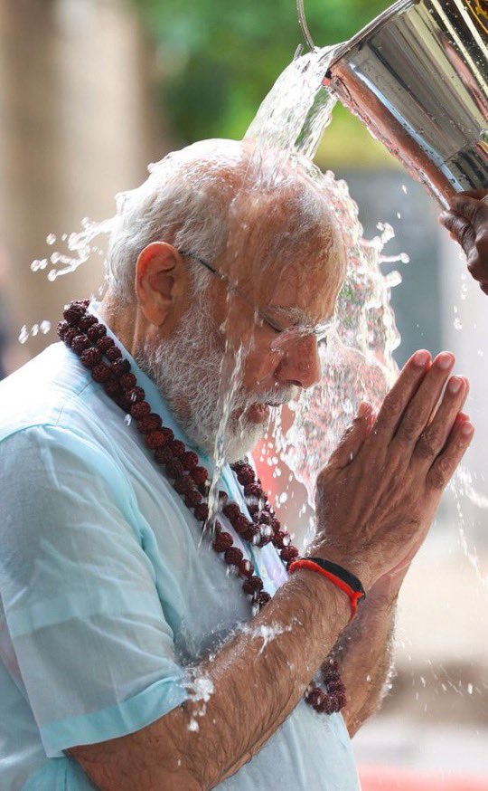 _in_delulu_'s tweet image. Breaking News 
PM Modi to make an announcement within 30 minutes 🤯.
Another Masterstroke 🤔?
Stay tuned 
#PmModiLive