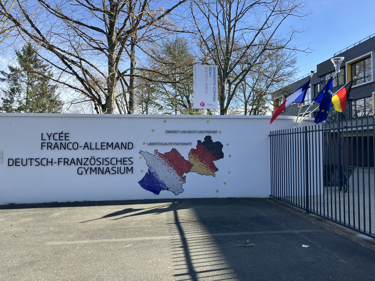 🇫🇷🇩🇪🇪🇺 L’avenir de la relation entre la #France et l’#Allemagne est celui de sa jeunesse !
Passionnante discussion #francoallemand|e avec les ministres en charge de l’#Europe <a href="/jnbarrot/">Jean-Noël Barrot</a> et <a href="/AnnaLuehrmann/">Anna Lührmann</a> et les lycéens du lycée franco-allemand <a href="/LFABUC/">Lycée Franco-Allemand</a>.