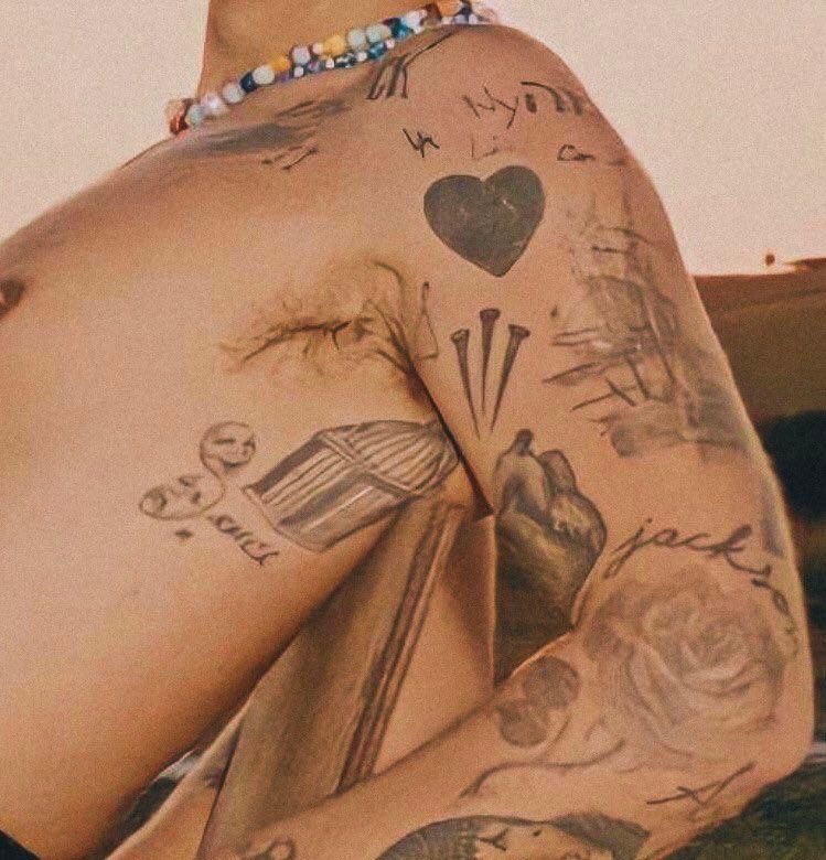 HSFEATURES's tweet photo. Harry Styles for Vogue. https://t.co/RCokbdMgS6